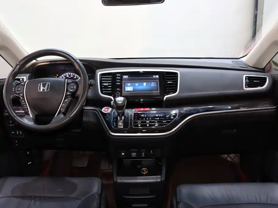 Honda Odyssey — фото 13