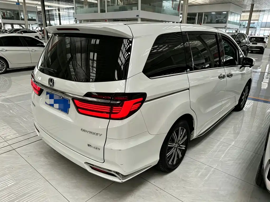 Honda Odyssey — фото 14