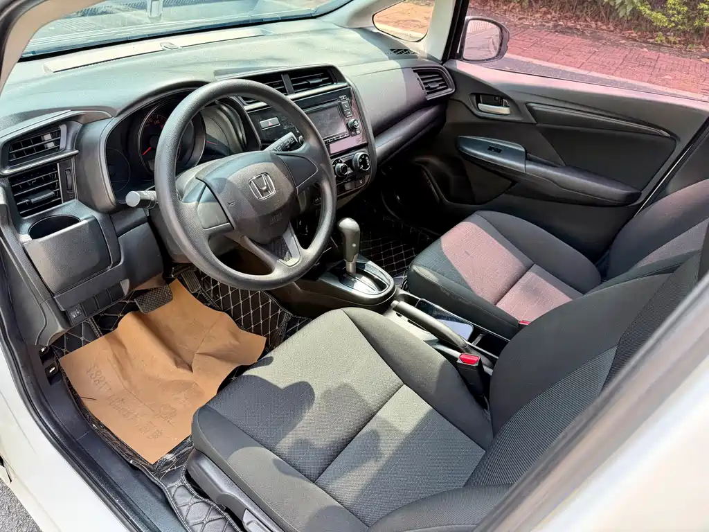Honda Fit — фото 11