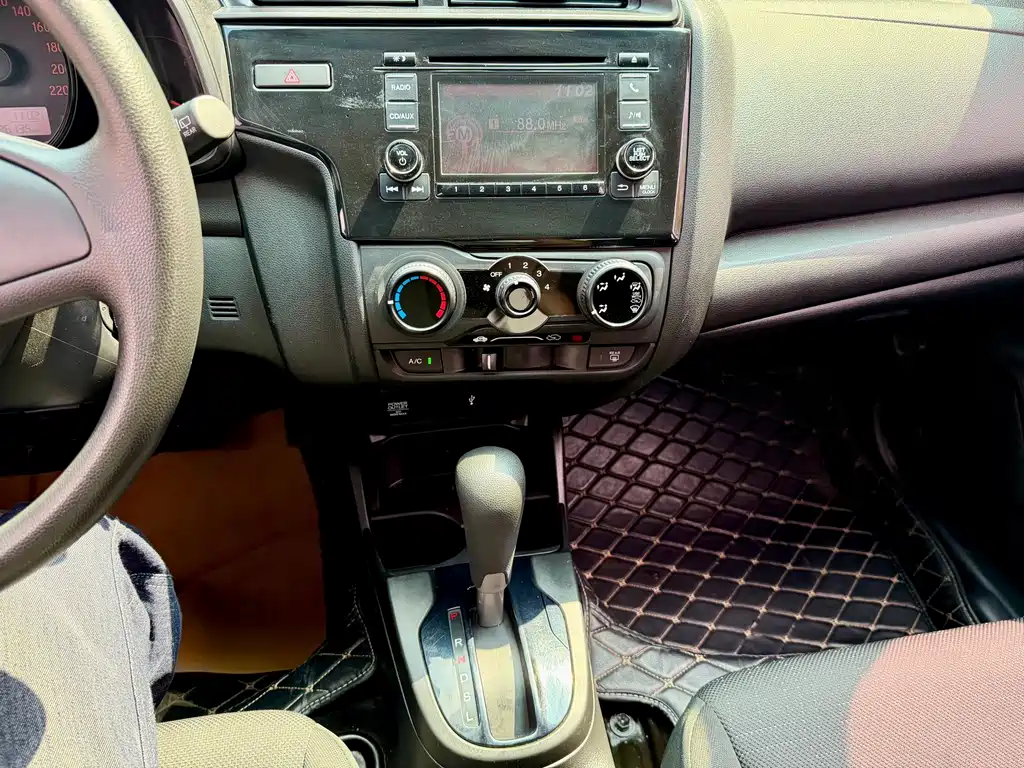 Honda Fit — фото 13
