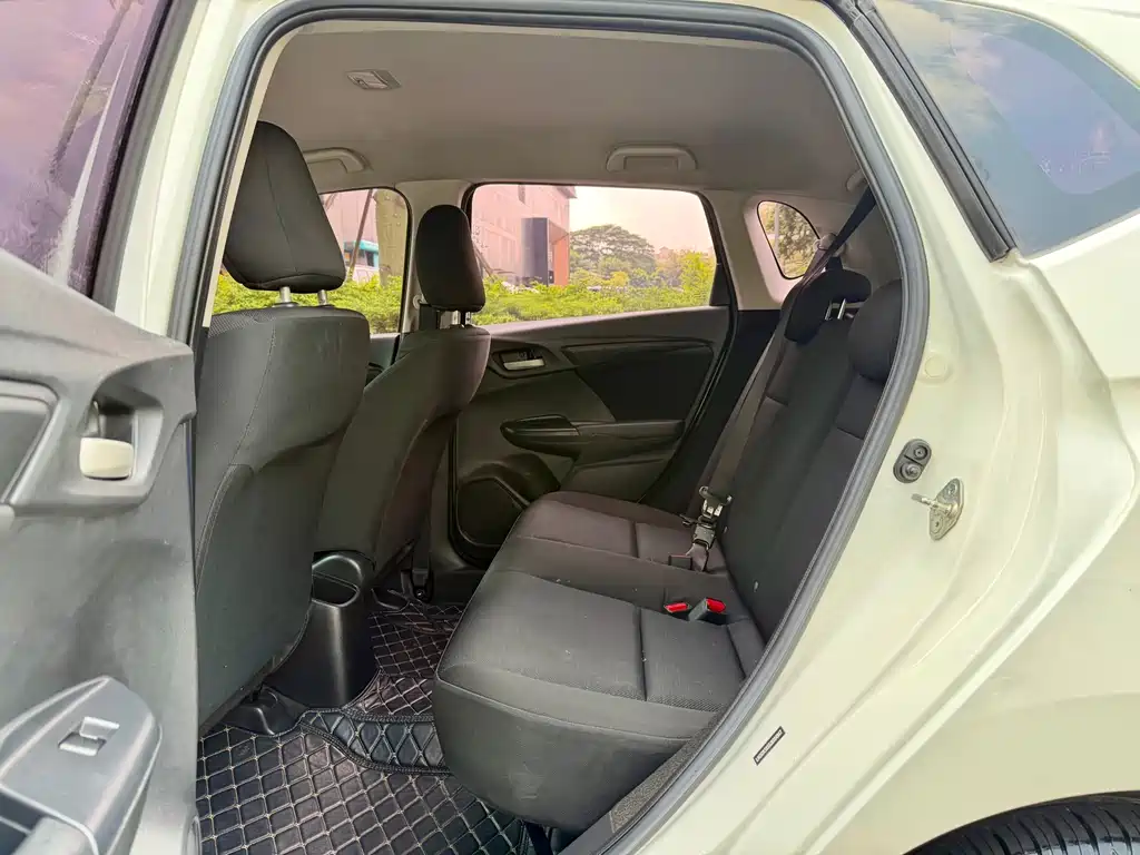 Honda Fit — фото 15