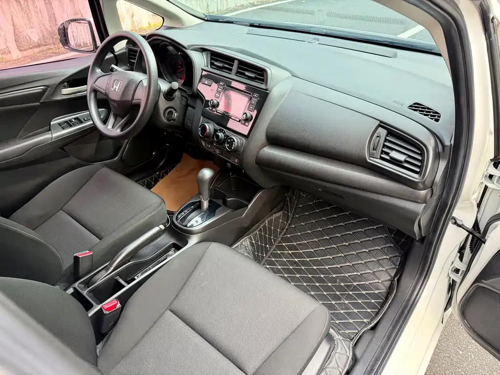 Honda Fit — фото 17
