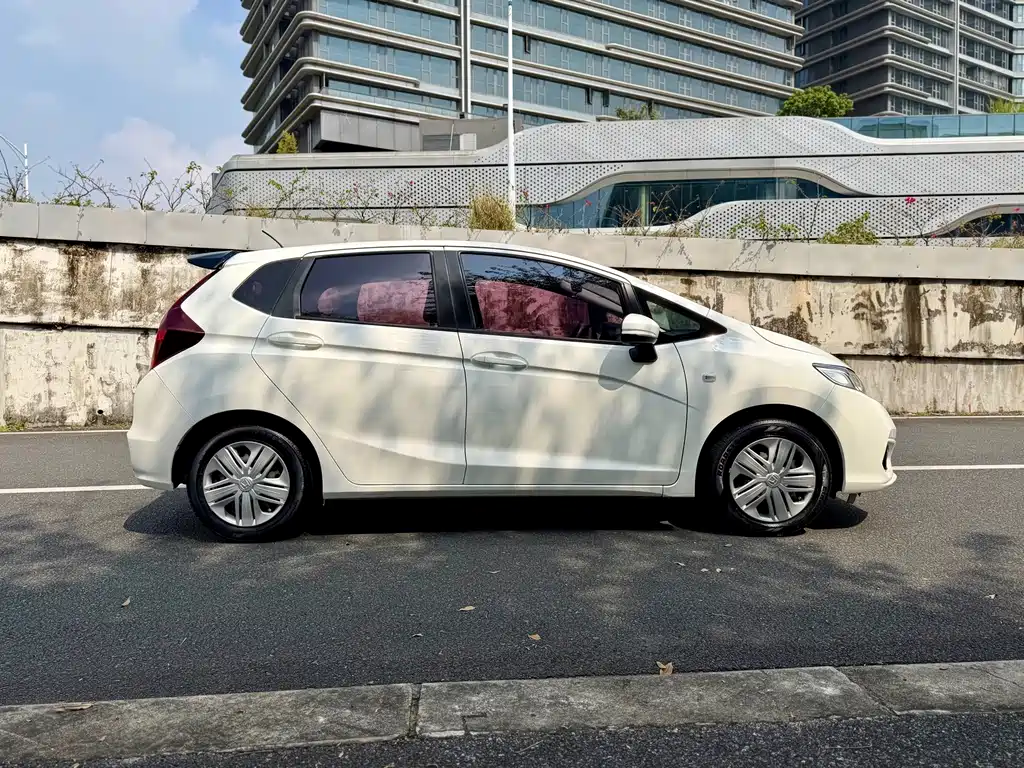 Honda Fit — фото 7