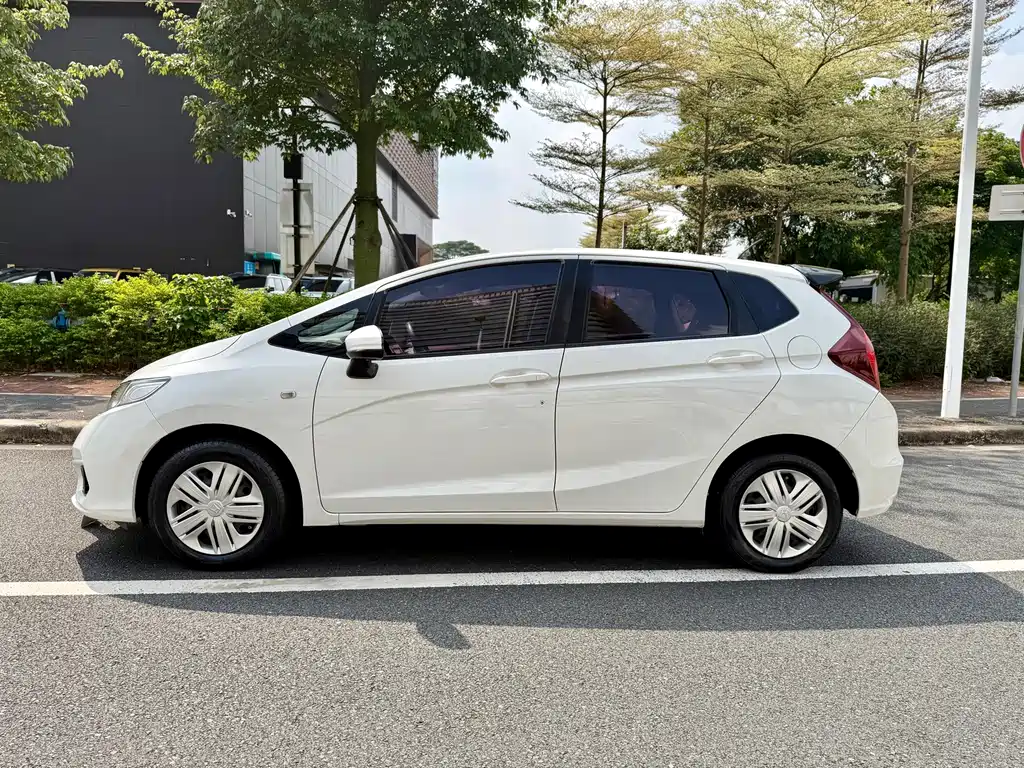 Honda Fit — фото 8