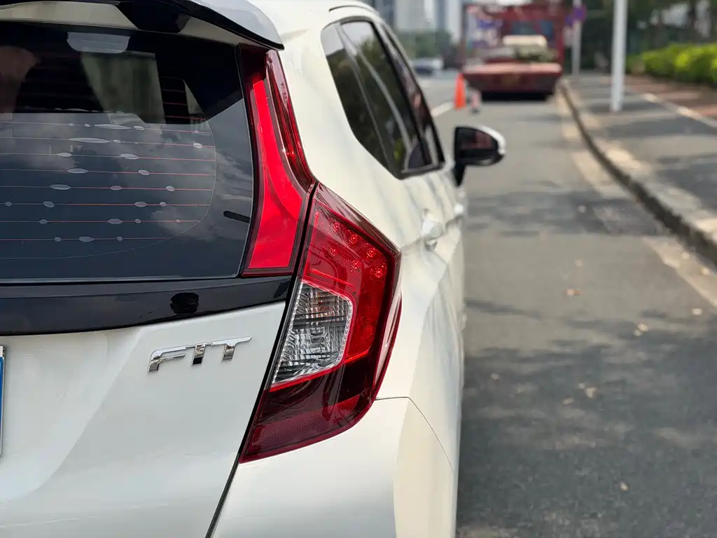 Honda Fit — фото 10