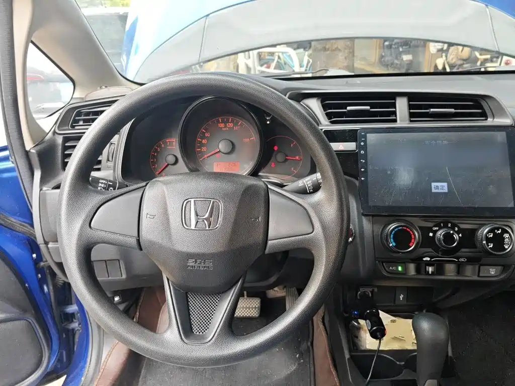 Honda Fit — фото 11