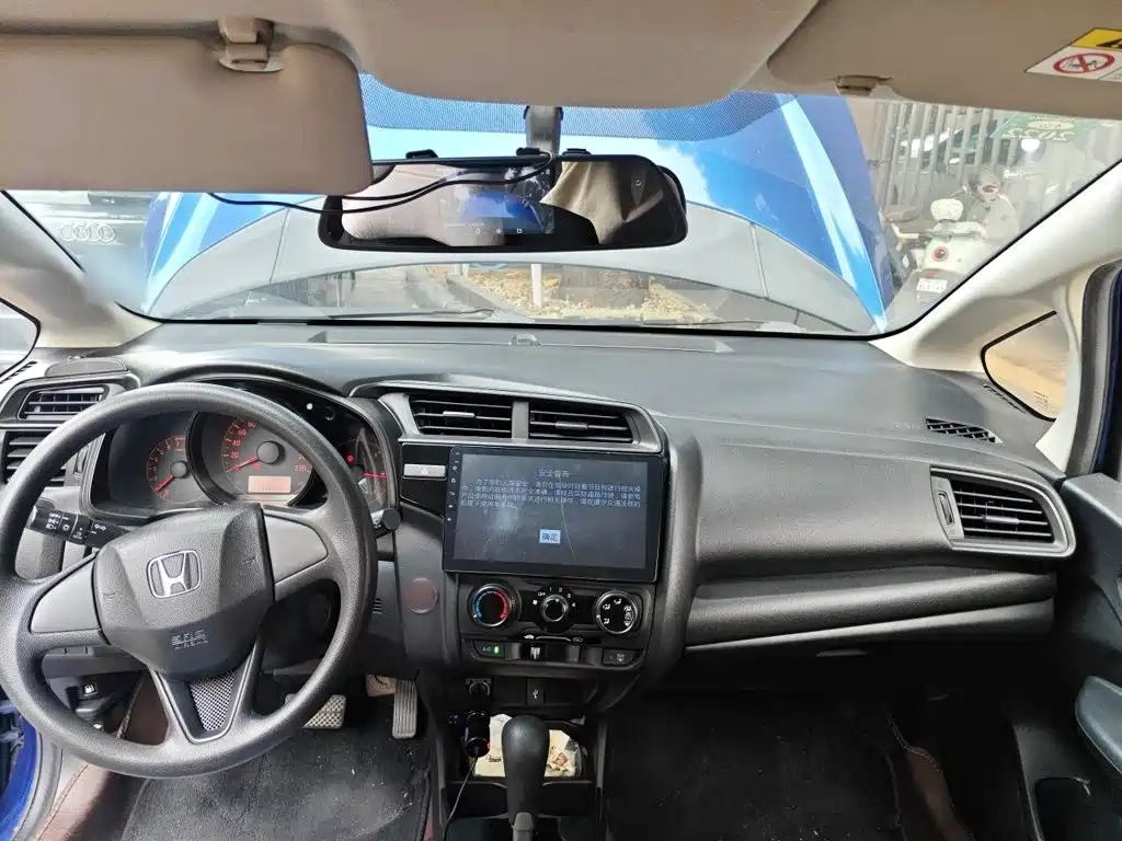 Honda Fit — фото 10