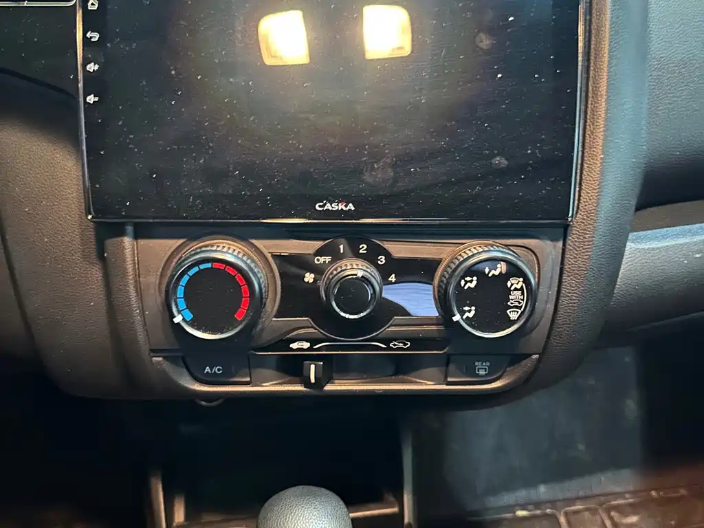 Honda Fit — фото 9