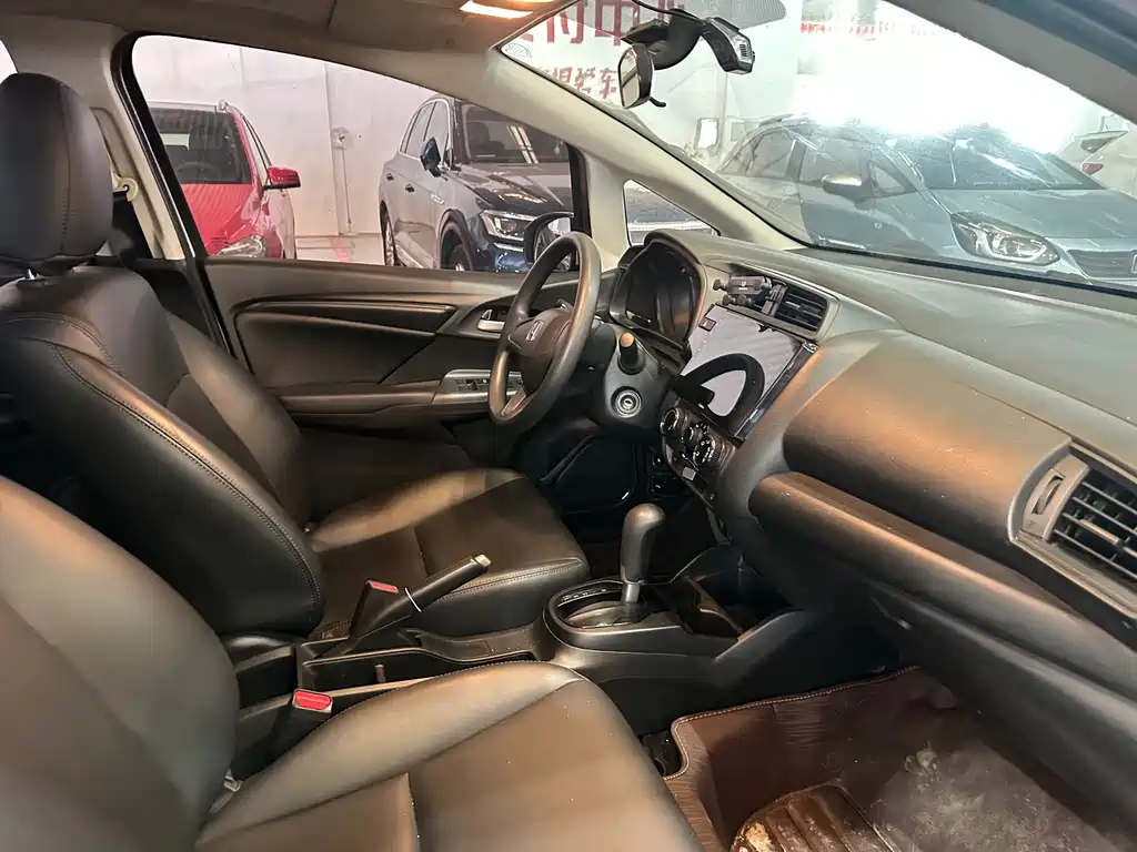 Honda Fit — фото 10