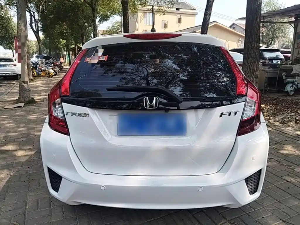 Honda Fit — фото 5