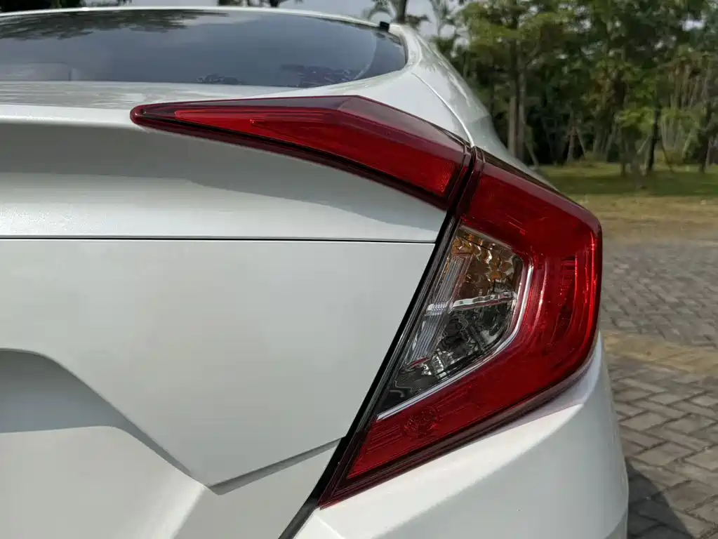 Honda Civic — фото 15