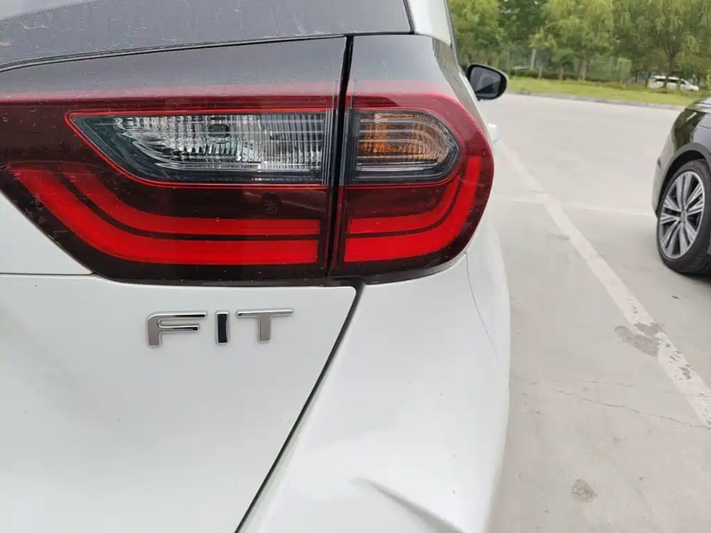 Honda Fit — фото 7