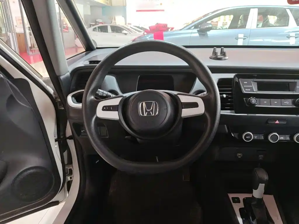 Honda Fit — фото 10
