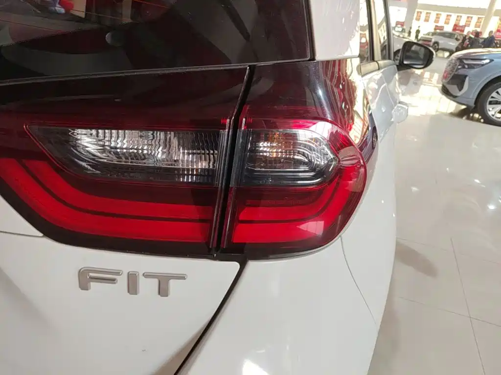Honda Fit — фото 7