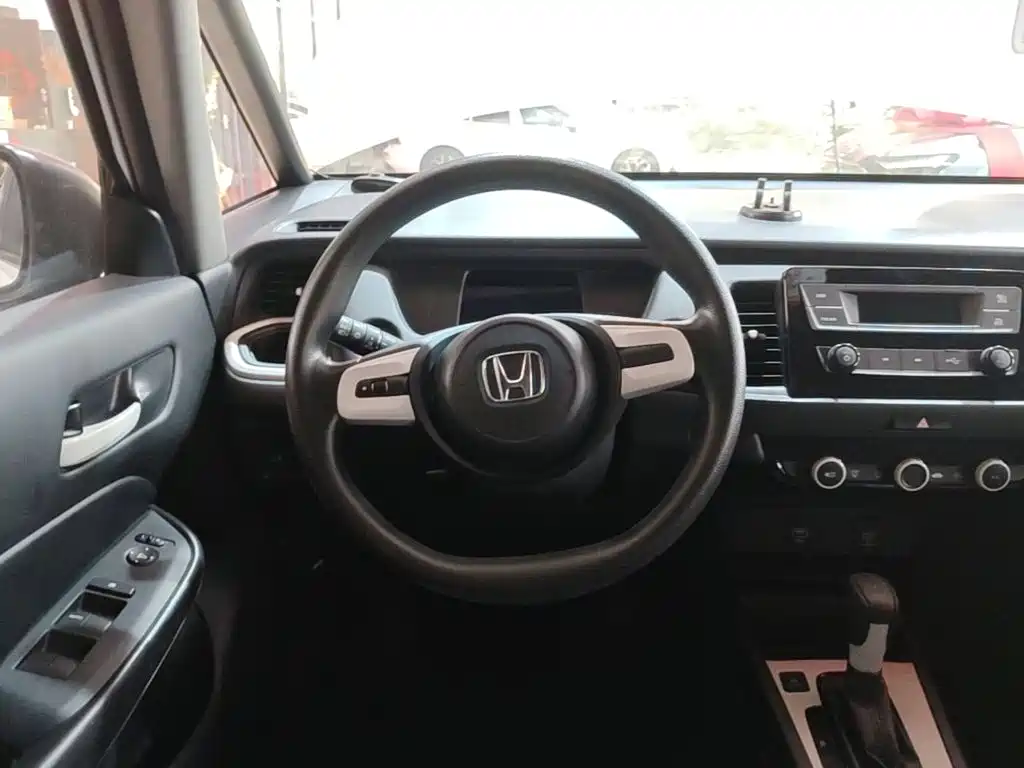 Honda Fit — фото 10
