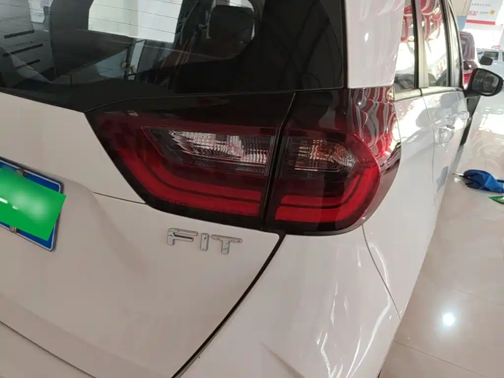 Honda Fit — фото 7