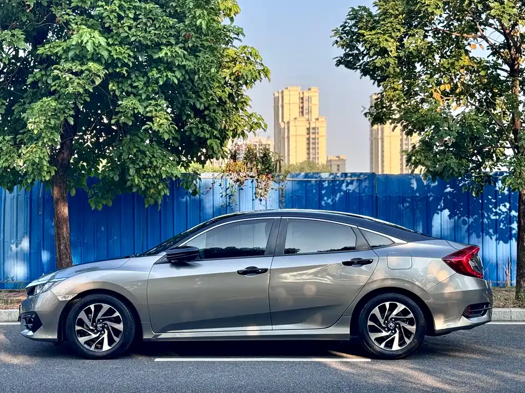Honda Civic — фото 7
