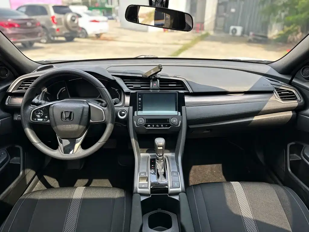 Honda Civic — фото 7