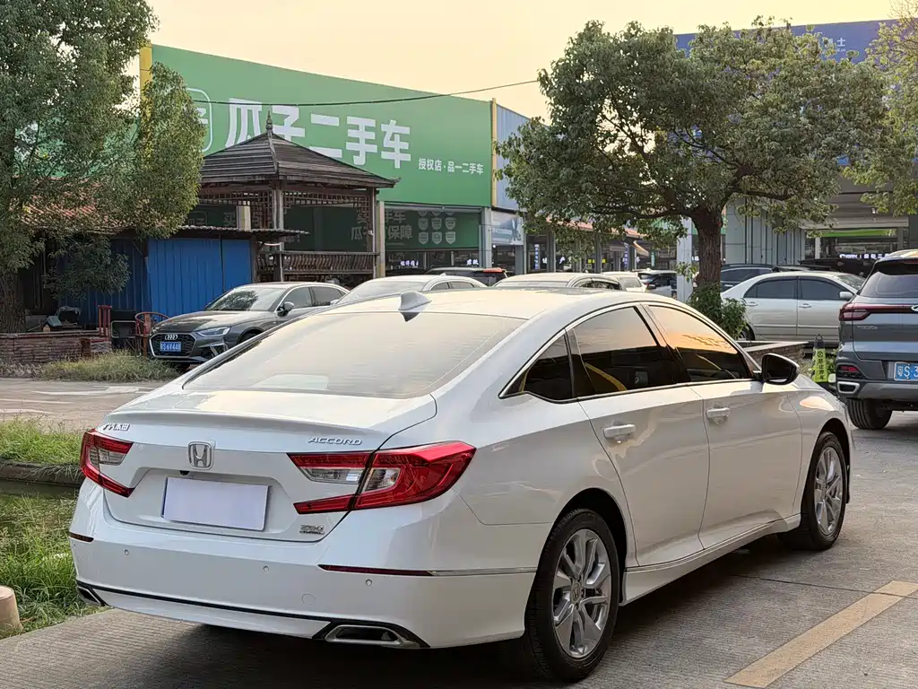Honda Accord — фото 11