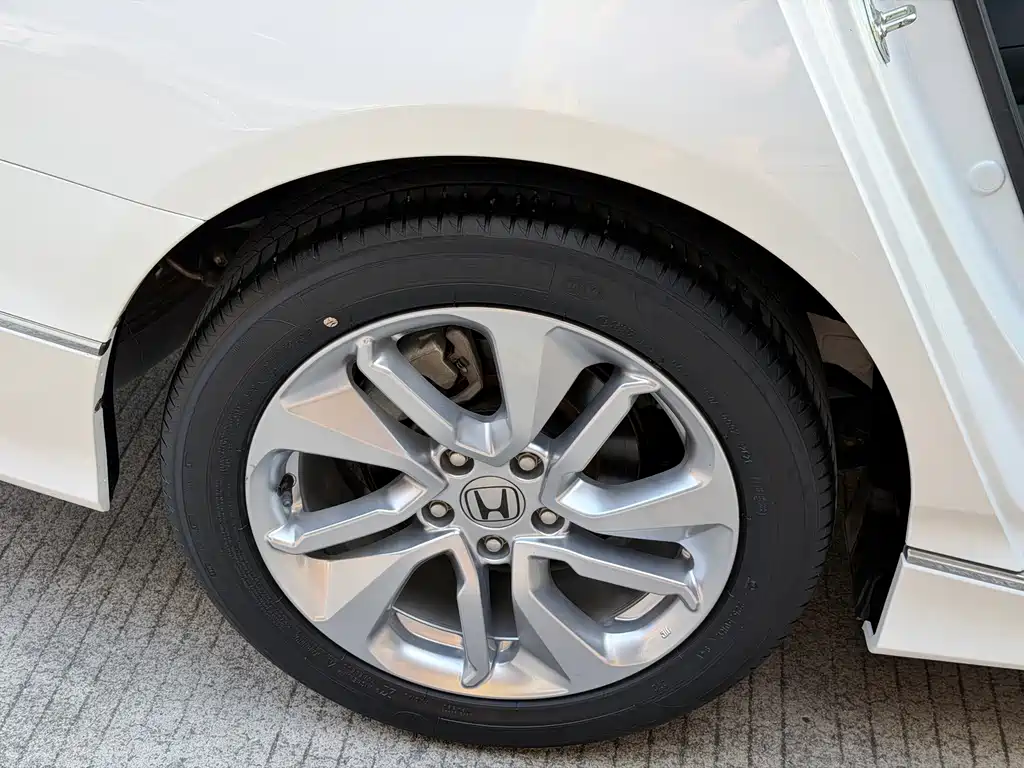 Honda Accord — фото 14