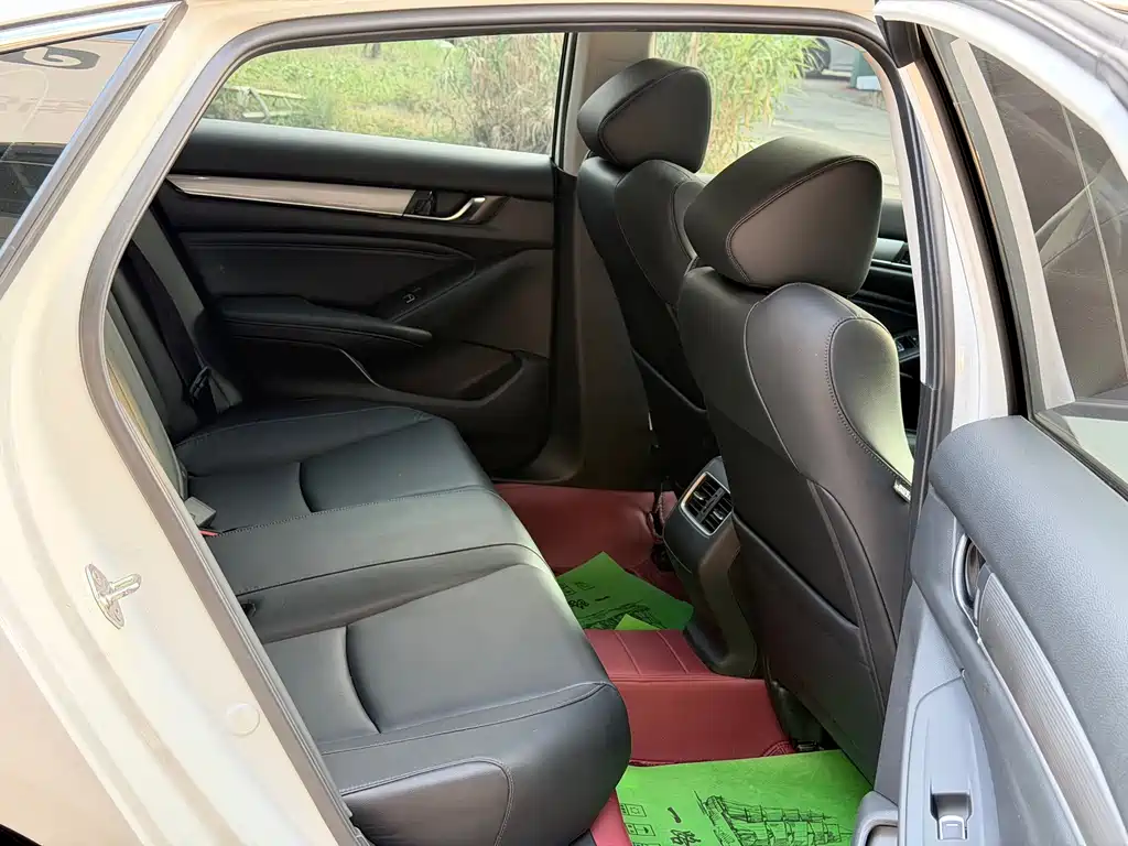 Honda Accord — фото 10
