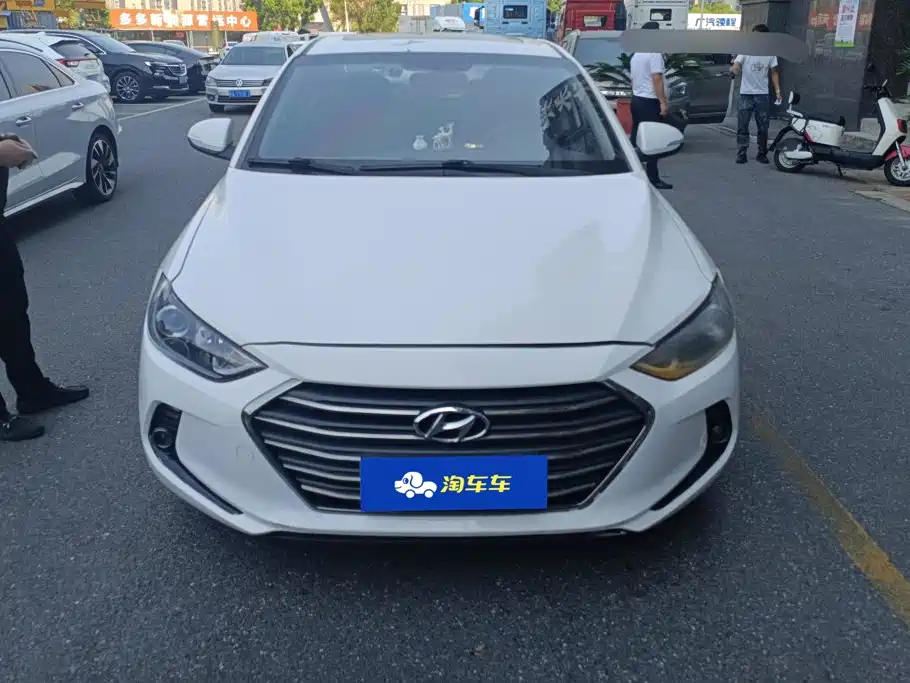 Hyundai Elantra — фото 2