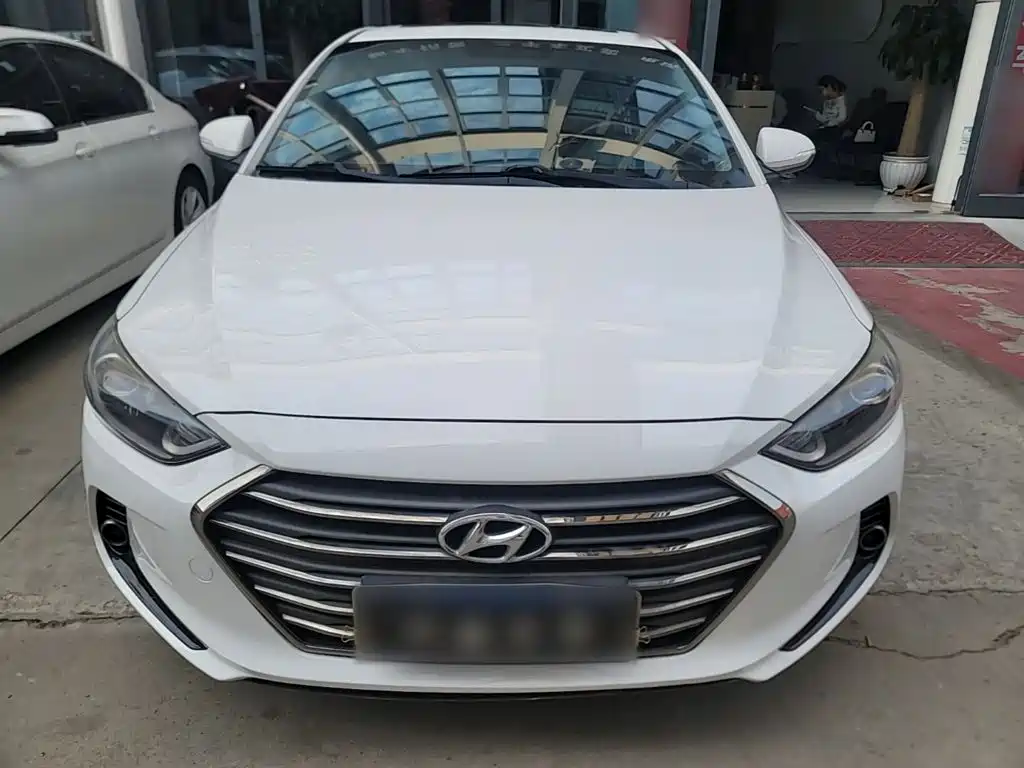 Hyundai Elantra — фото 3