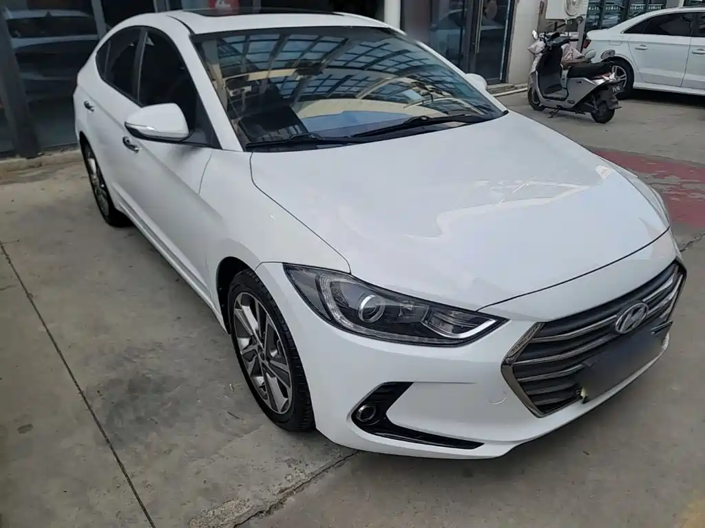 Hyundai Elantra — фото 4