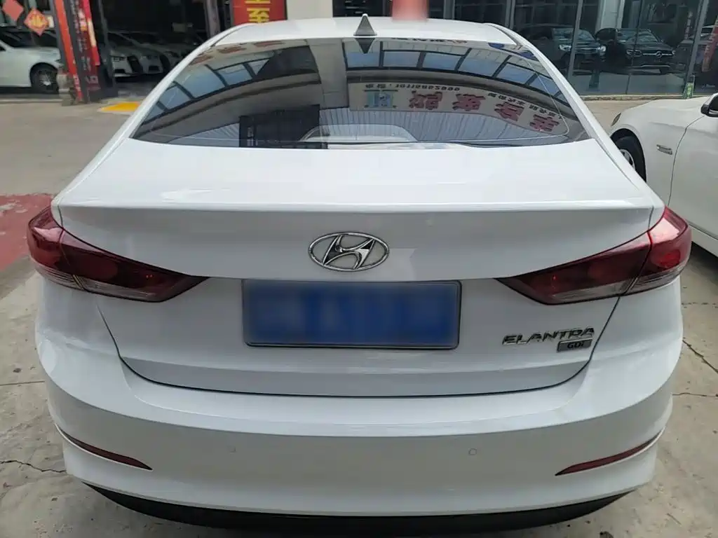 Hyundai Elantra — фото 6