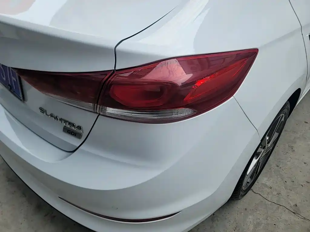 Hyundai Elantra — фото 8