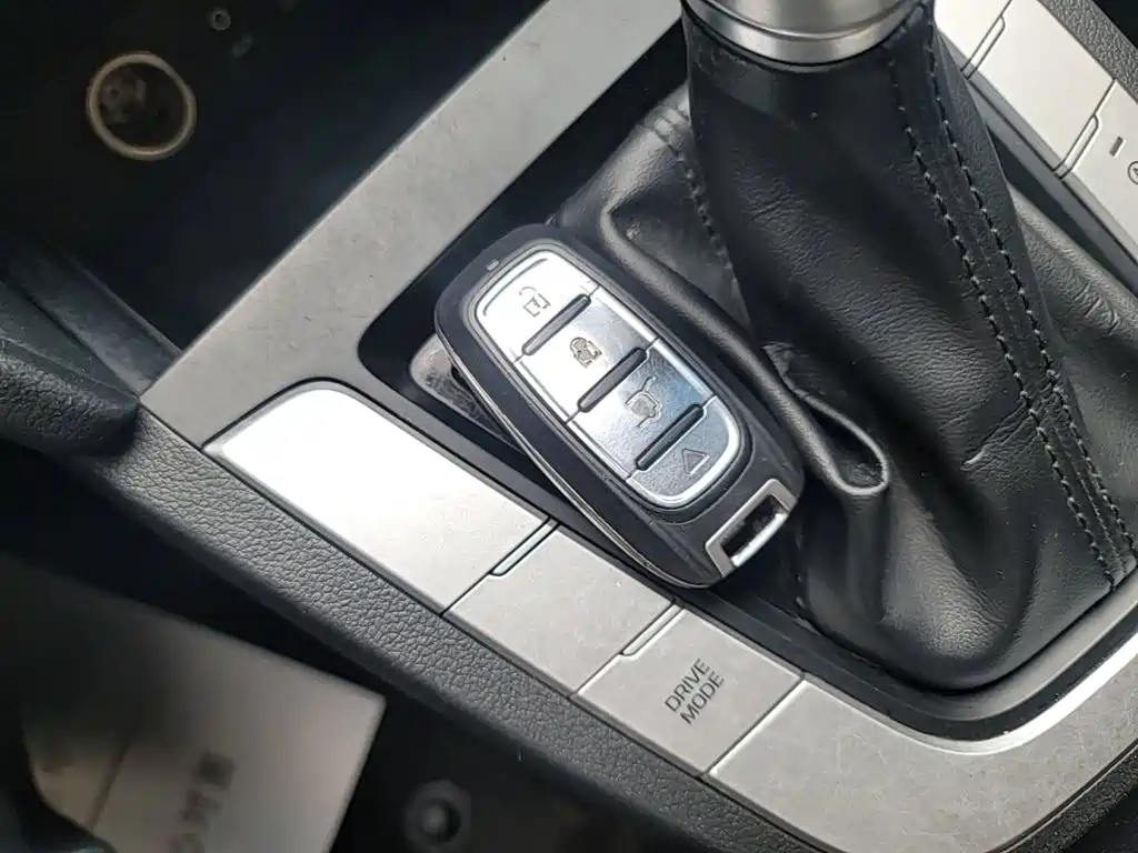 Hyundai Elantra — фото 9