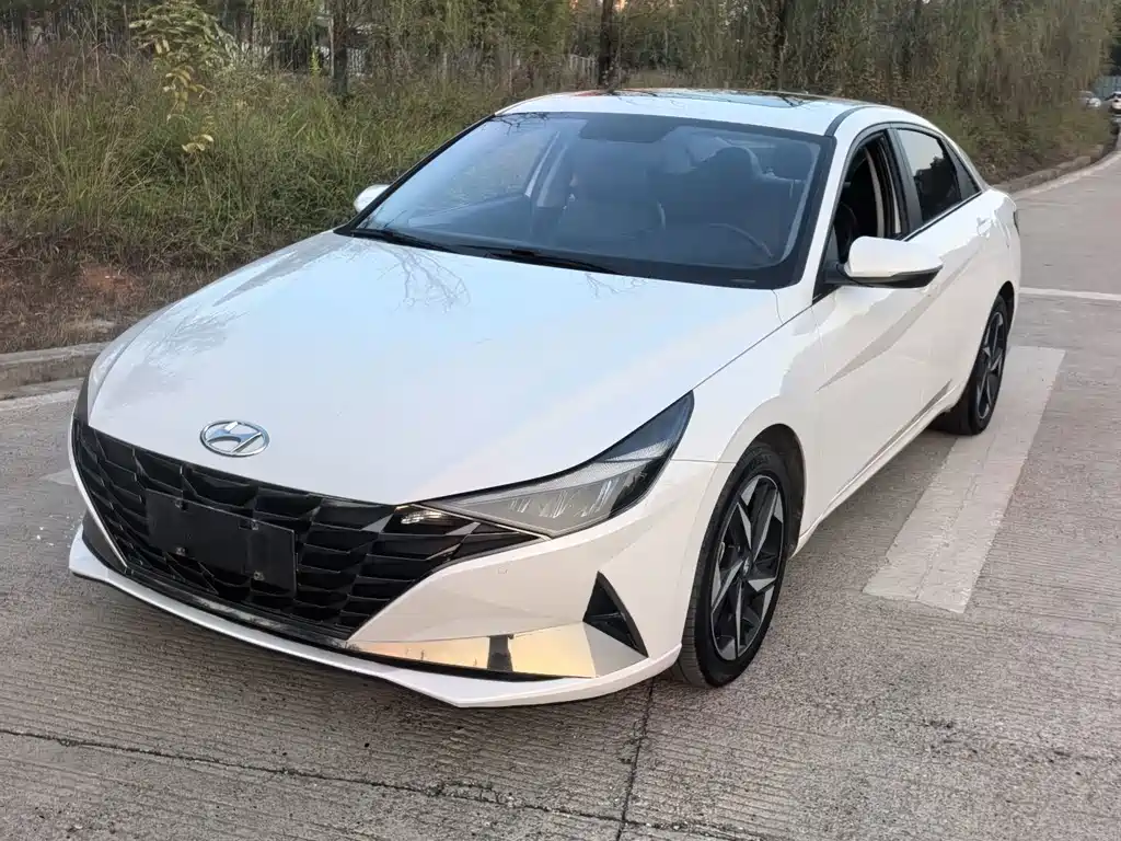 Hyundai Elantra — фото 4