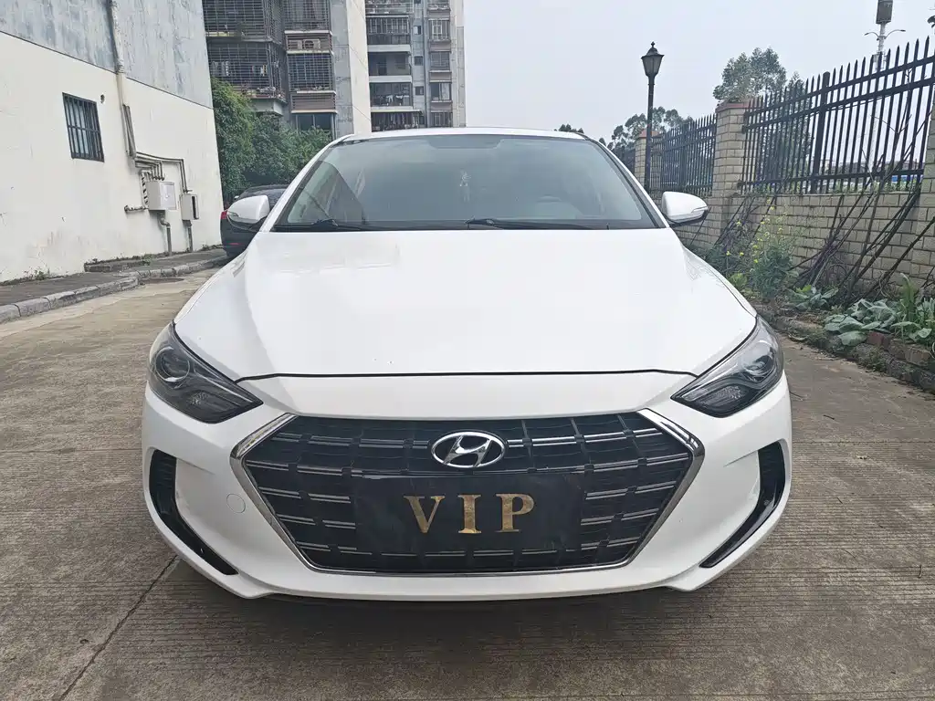Hyundai Elantra — фото 3