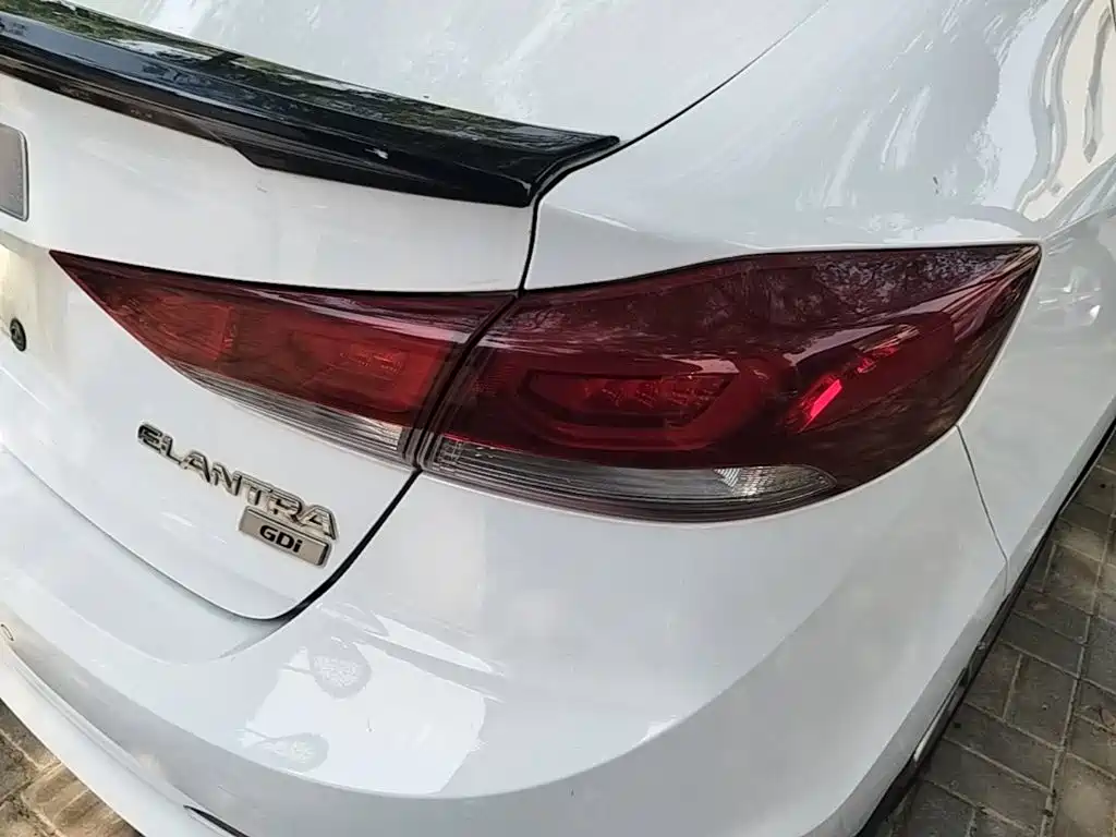 Hyundai Elantra — фото 7