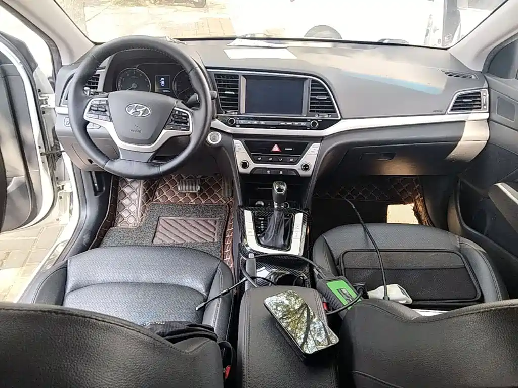Hyundai Elantra — фото 9