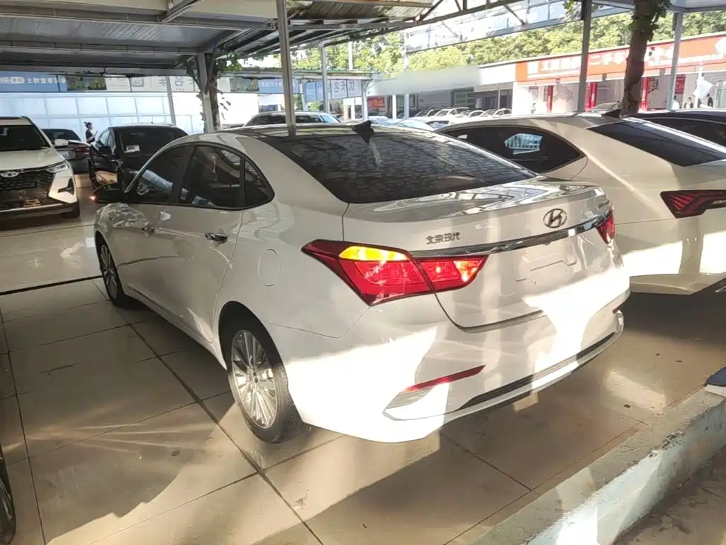 Hyundai Mistra — фото 4