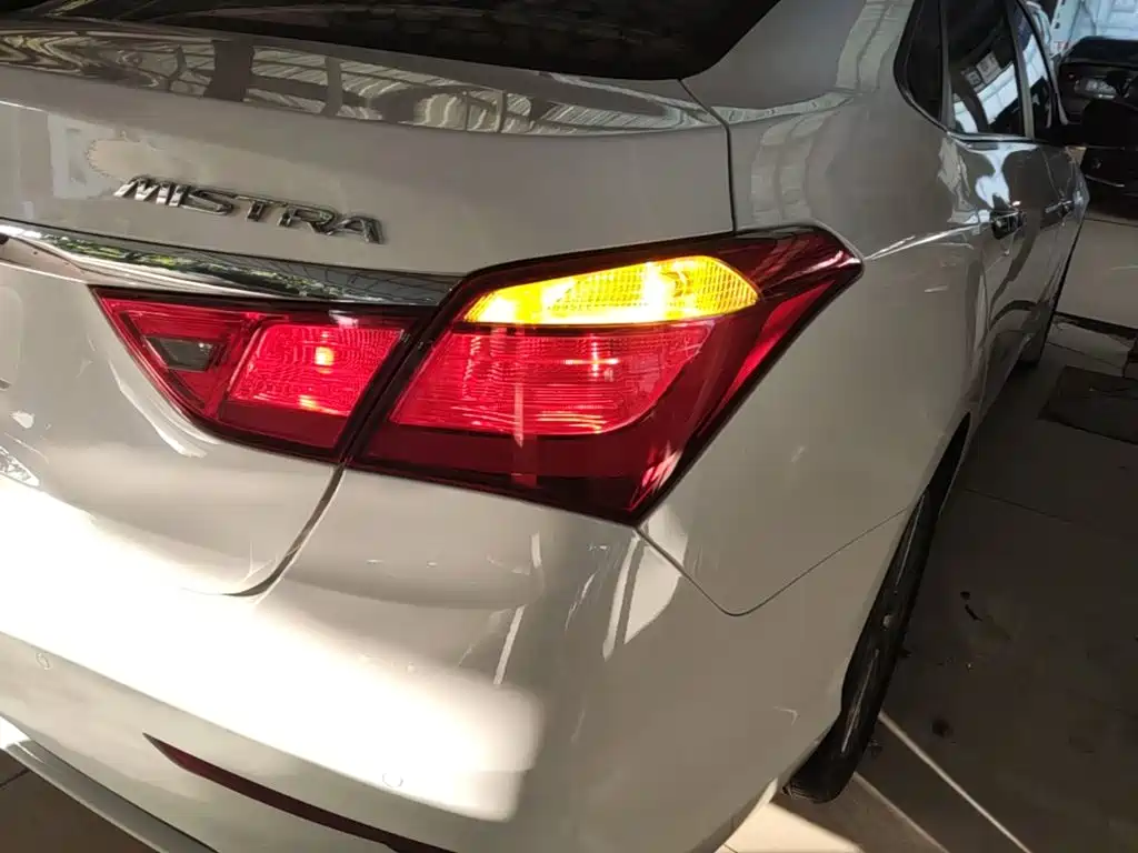 Hyundai Mistra — фото 7