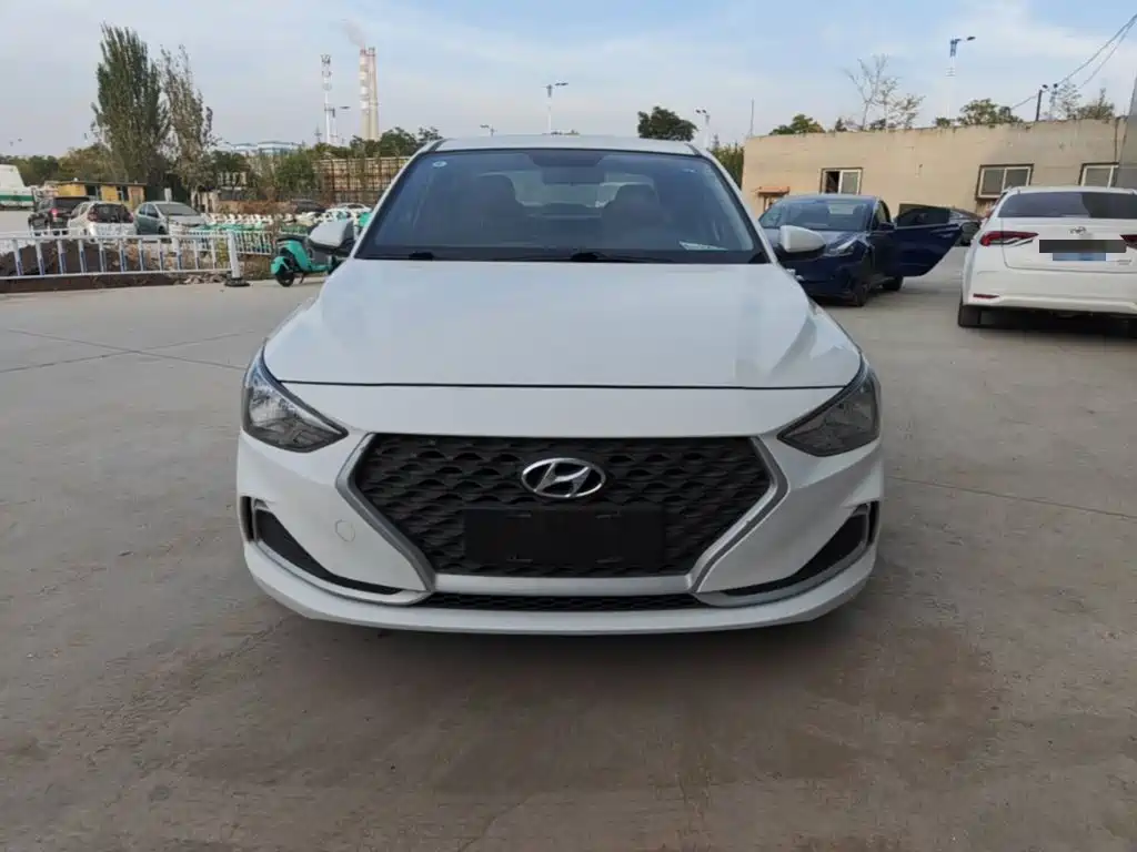 Hyundai Elantra — фото 3