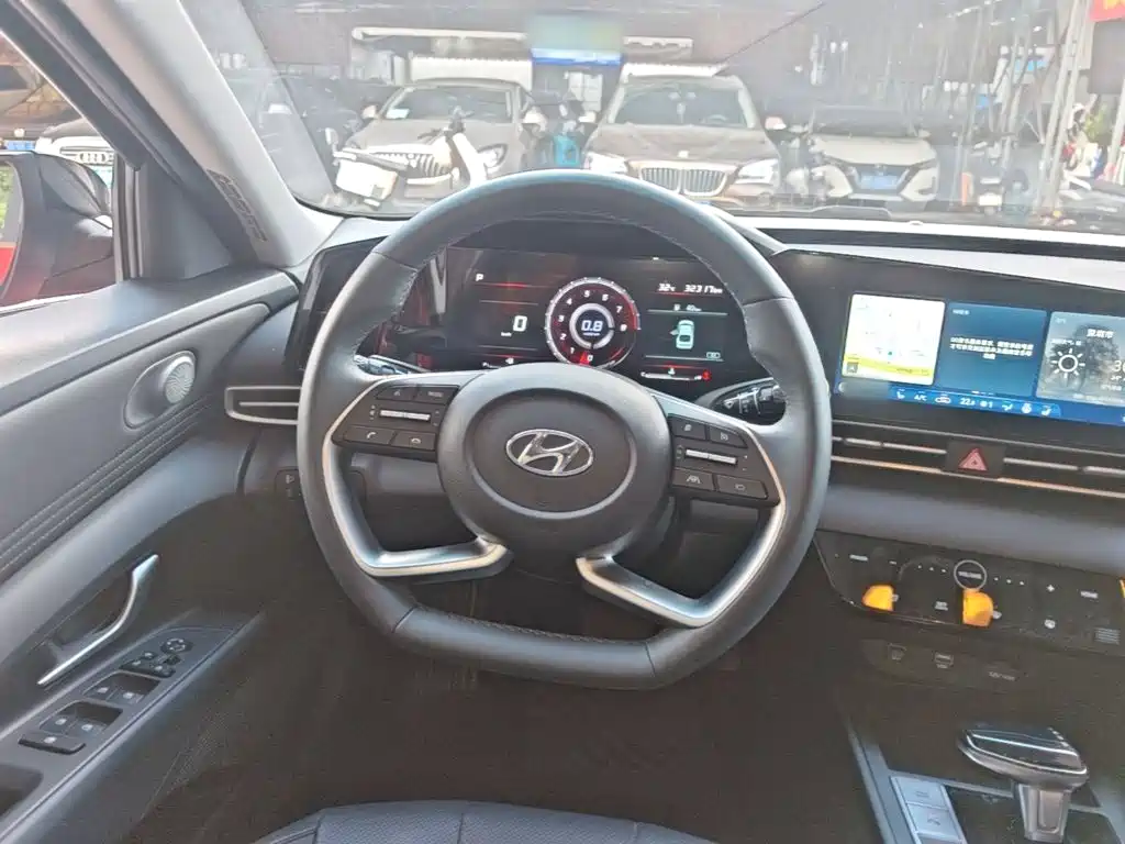 Hyundai Elantra — фото 10