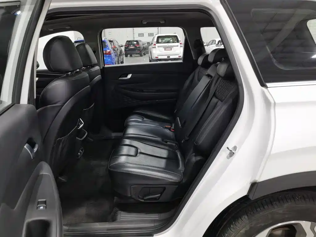 Hyundai Santa Fe — фото 15