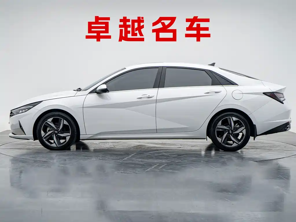 Hyundai Elantra — фото 4