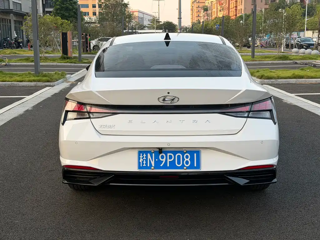 Hyundai Elantra — фото 4