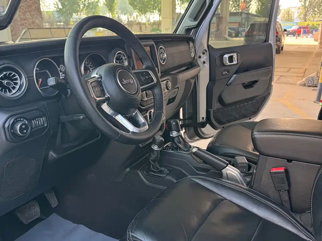 Jeep Wrangler — фото 4