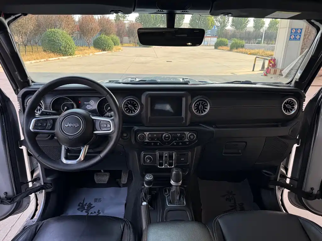Jeep Wrangler — фото 6