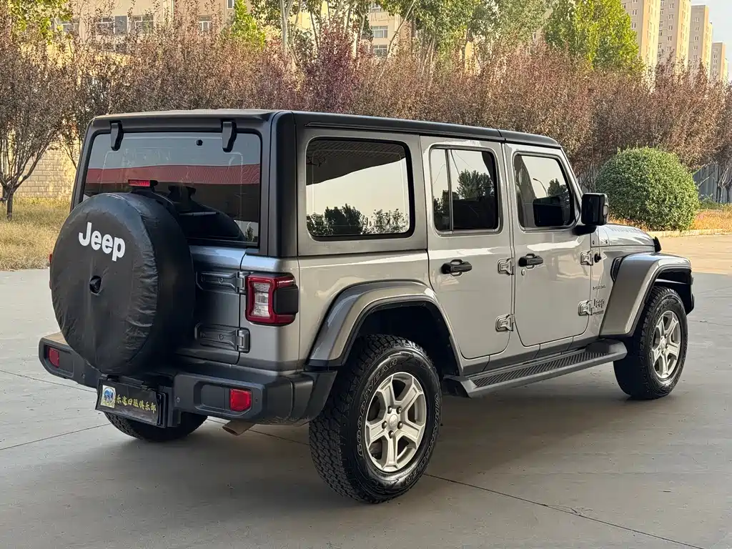 Jeep Wrangler — фото 7