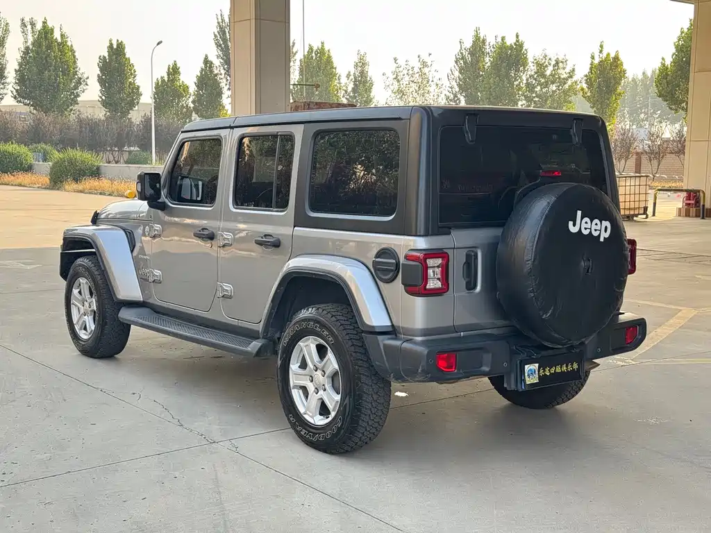 Jeep Wrangler — фото 9
