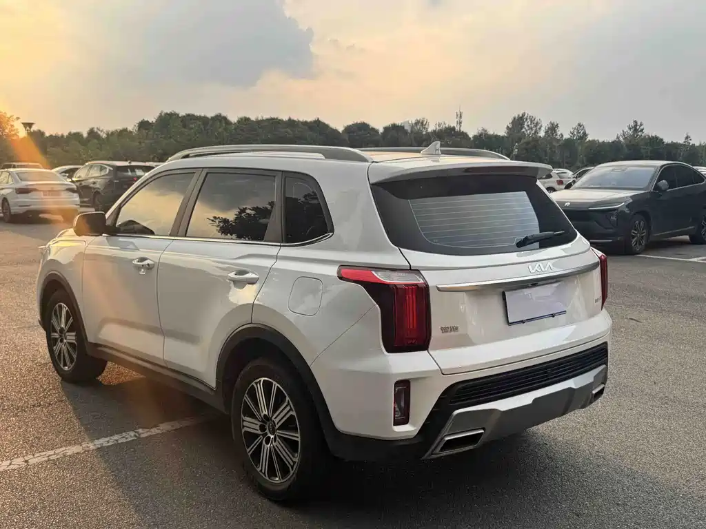 Kia Sportage — фото 8