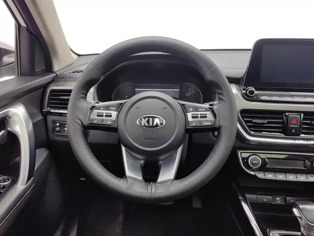 Kia Sportage — фото 11