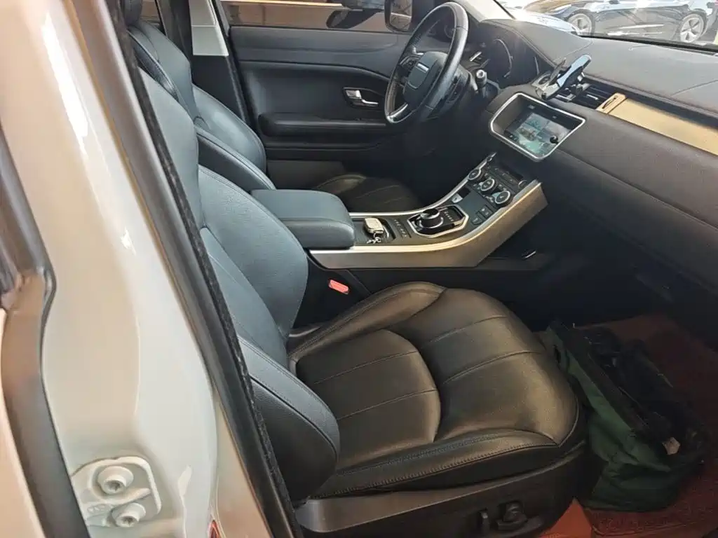 Land Rover Evoque — фото 24
