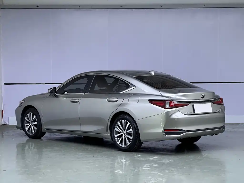 Lexus ES — фото 4